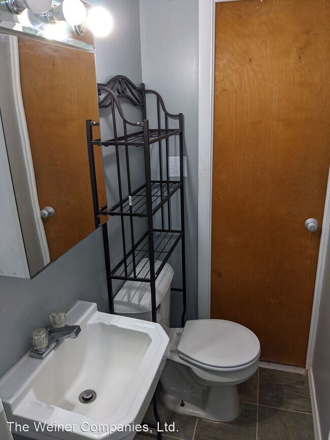 Building Photo - 1 br, 1 bath Apartment - 906 W. Springfiel...
