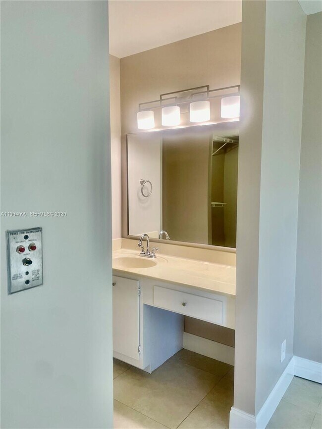 Building Photo - 1251 SW 125th Ave