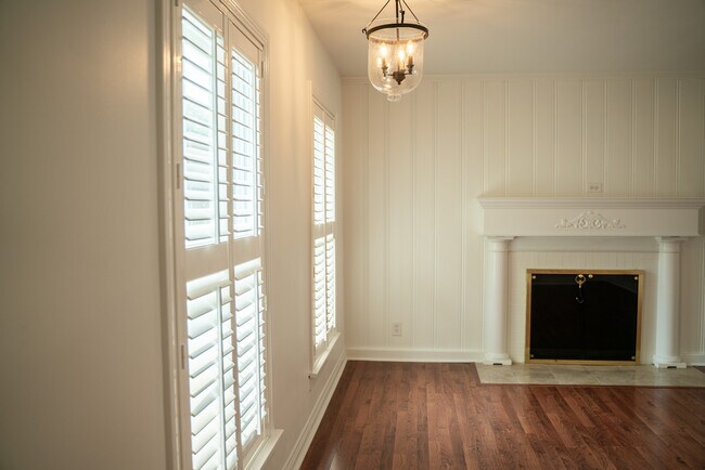 Building Photo - 218 Bramton Rd