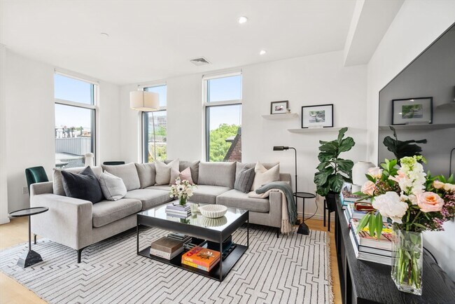 Building Photo - 7 E Springfield St