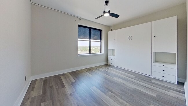 Building Photo - Renovated Unit in an excellent location!!