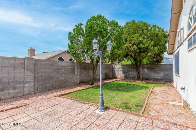 Building Photo - 3013 E Bluefield Ave