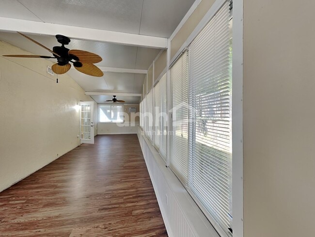 Building Photo - 333 Bay St