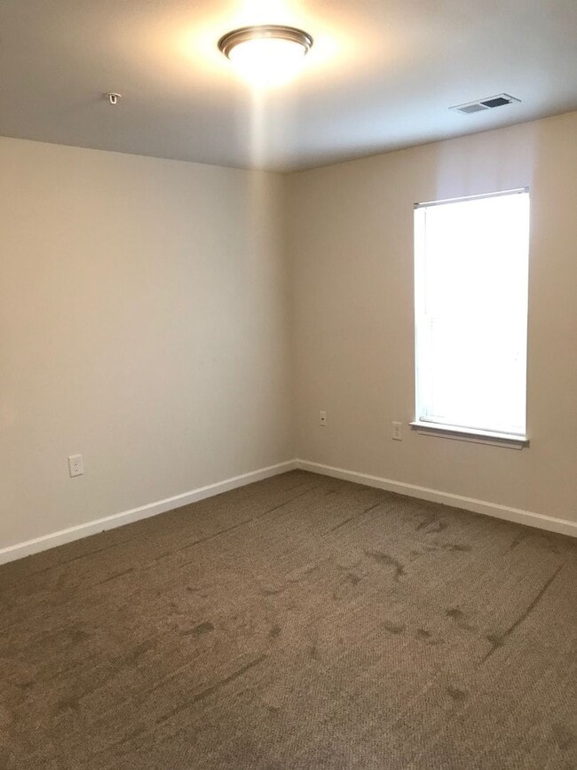 Building Photo - Bright & Inviting 2-Bedroom Condo in Prime...