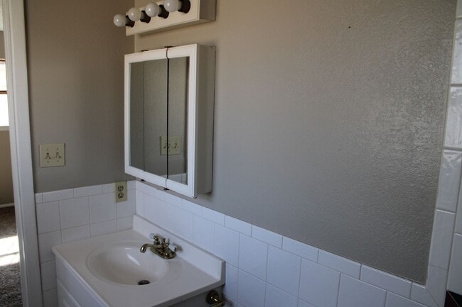 Building Photo - 5613 Wadsworth Ave