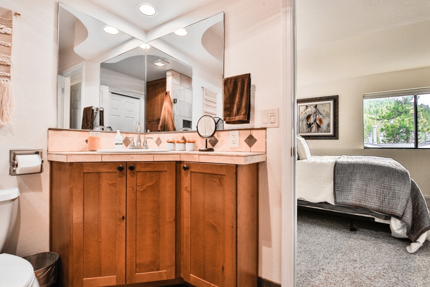 Master Bath - 400 Fairview Blvd