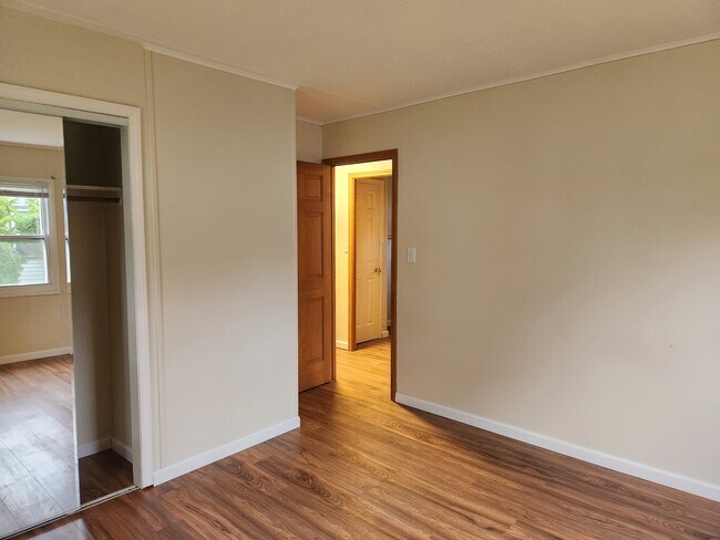 Building Photo - 118 Barclay Rd