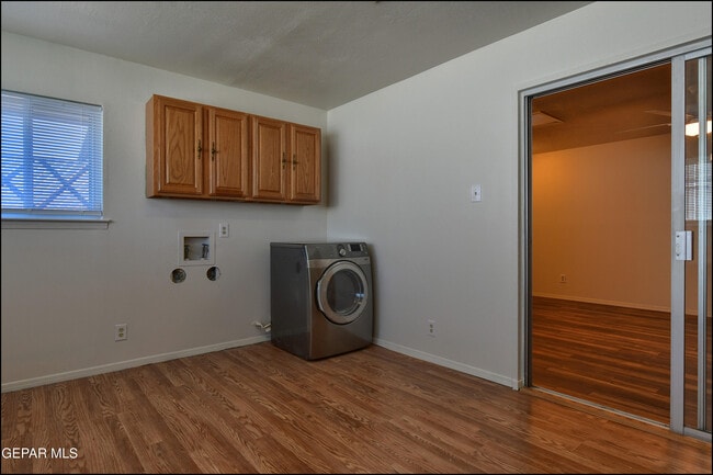 Building Photo - 3433 Clearview Ln