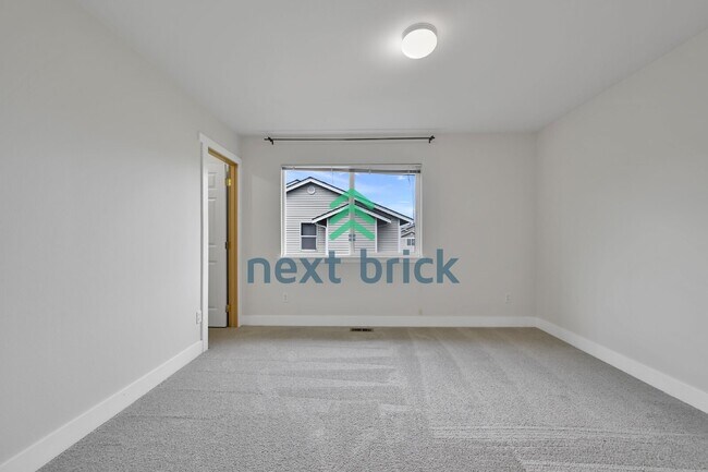 Building Photo - Spacious 5-Bed Home in Lynnwood with 2.5 Baths – Your Ideal Family Retreat!