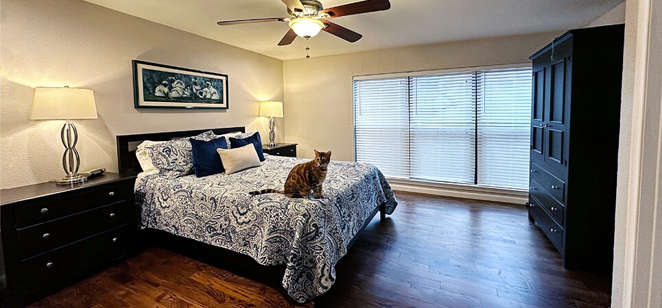 Master bedroom - 8710 Park Ln