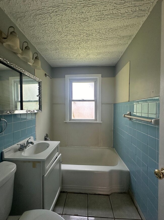 Building Photo - 5049 Jefferson St