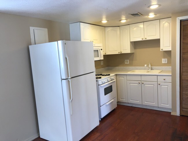 Building Photo - 533 15th Ave