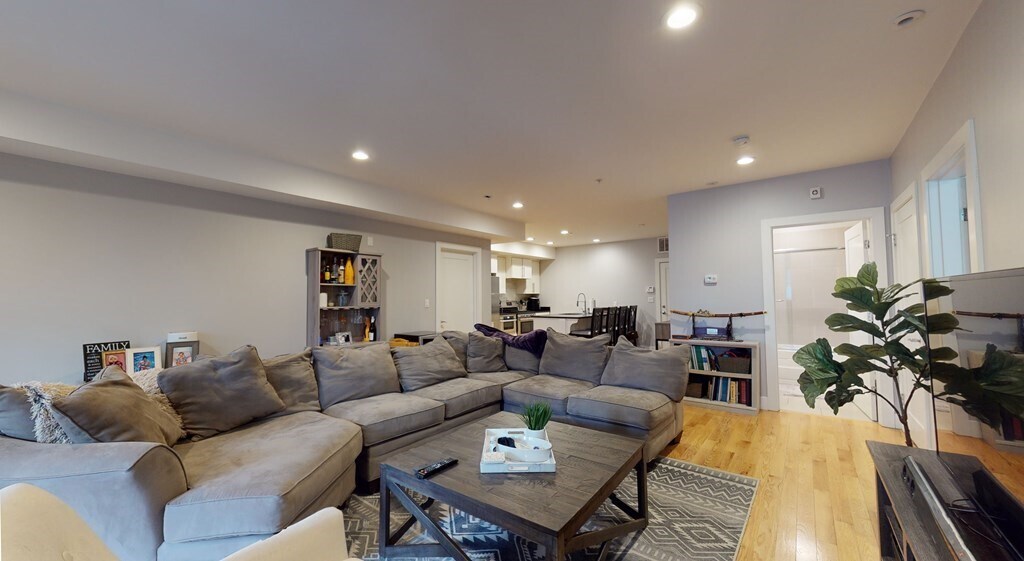 Building Photo - 339 W Broadway