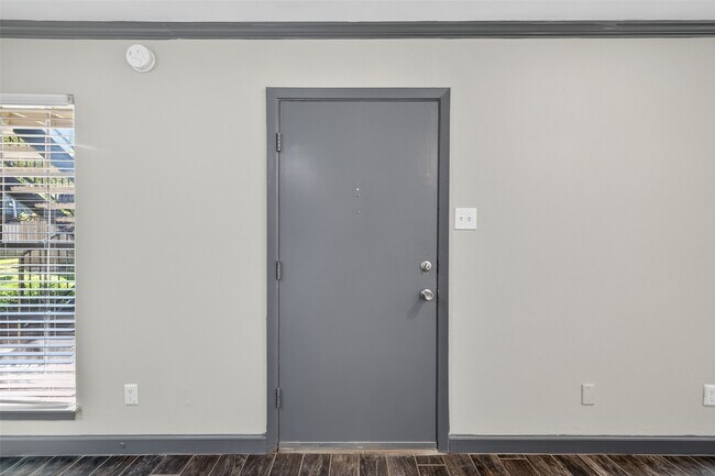 Building Photo - 8931 Gaylord Dr