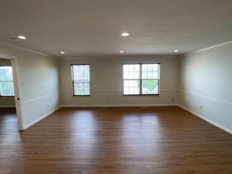 Building Photo - 3802 Scarlet Oak Dr