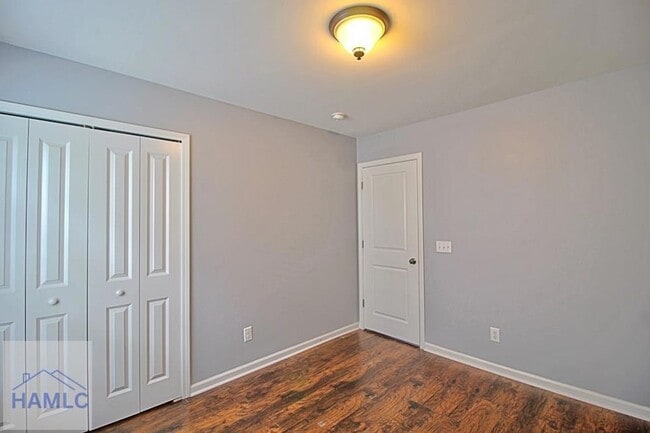 Building Photo - 207 Bender St