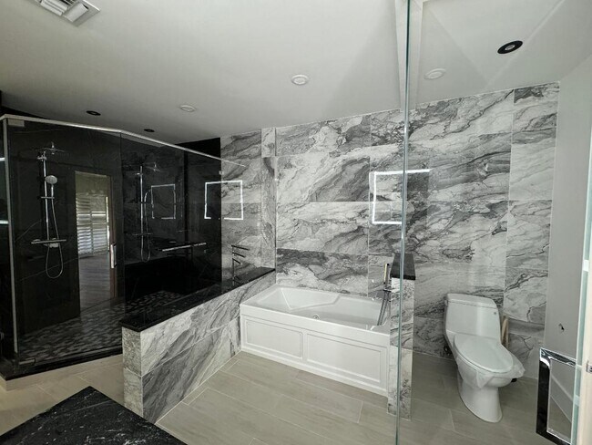 Building Photo - 11311 Pond View Dr