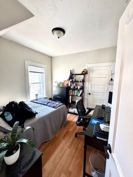 Building Photo - 20 Tenth Street, 3