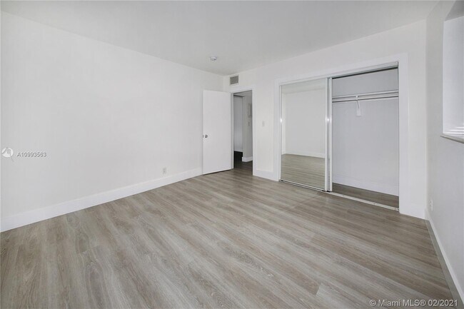 Building Photo - 512 Bayshore Dr