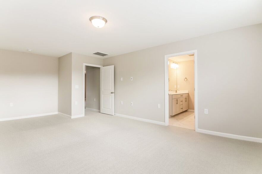 Building Photo - 3816 Tritonville Wy