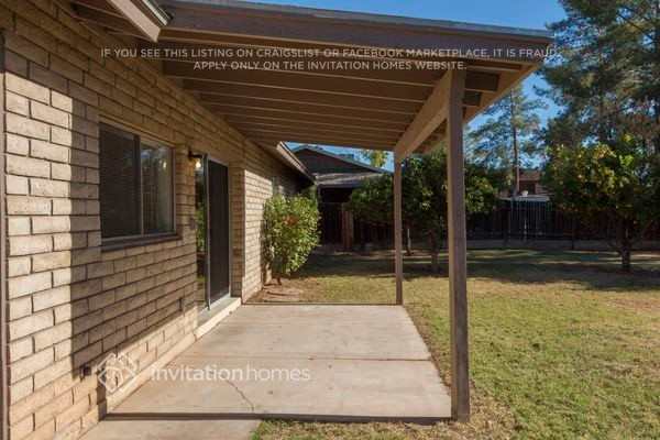 Building Photo - 1129 E Hampton Cir