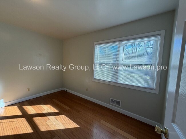 Building Photo - Beautiful Mid Century Modern Grandin Road Home