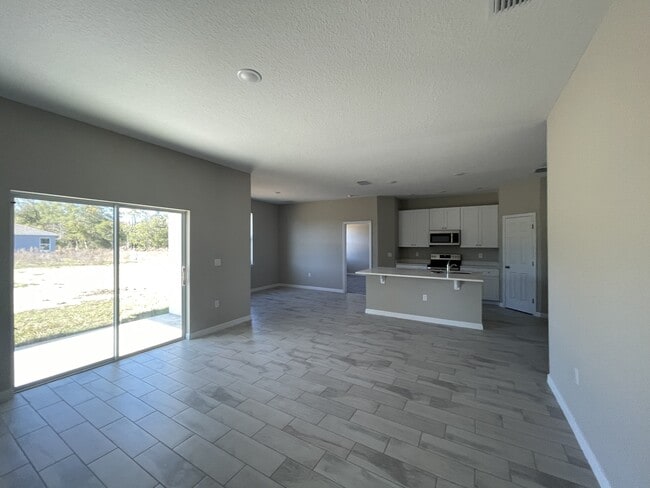 Building Photo - 73 Maple Dr