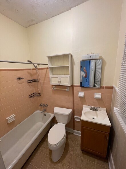 Building Photo - 2136 Park St