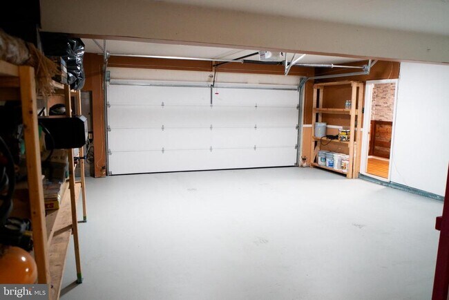 Building Photo - 102 Thomas Ln