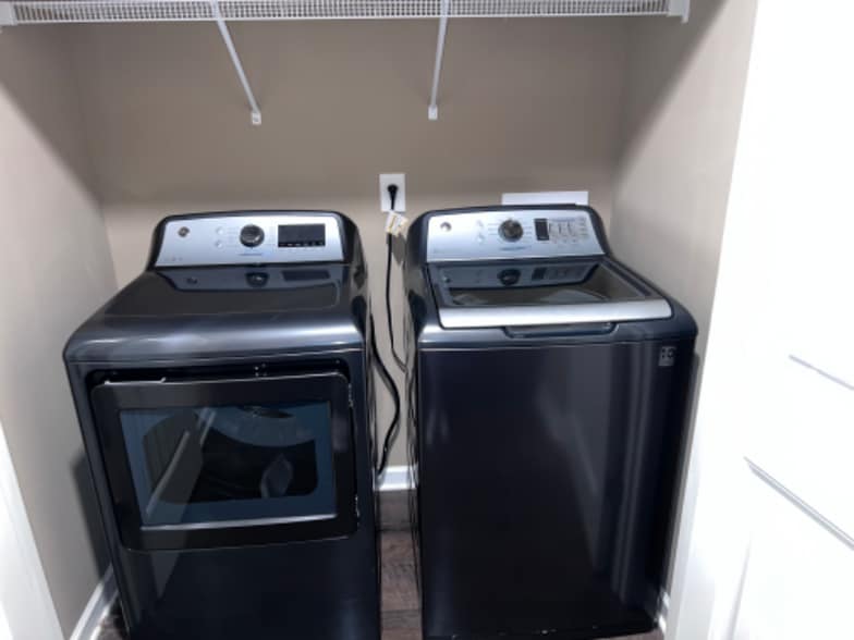 Building Photo - 5029 Upper Park Pl