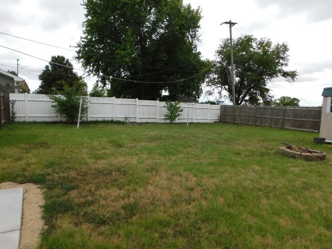 Building Photo - 2-bedroom, 1-bathroom home located in the ...