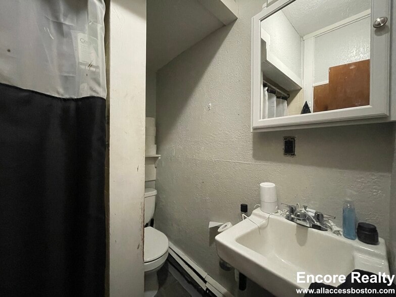 Building Photo - 41 Anderson St