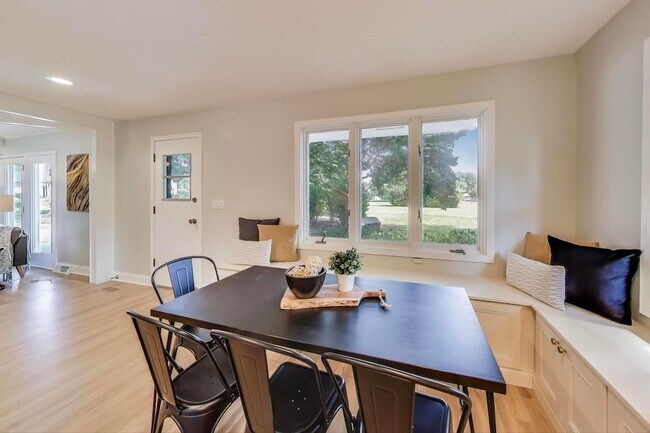 Building Photo - 2408 Cumberland Cir