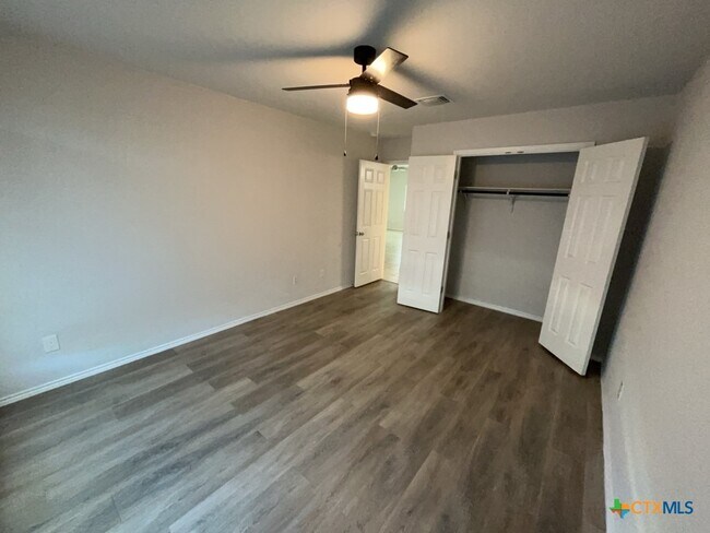Building Photo - 1824 Fall Creek Ct