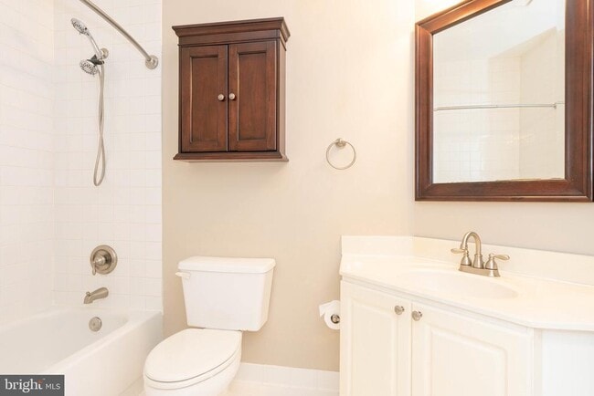 Building Photo - 2204 Westcourt Ln