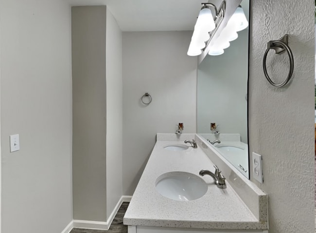 Building Photo - 4338 McGrew Cir