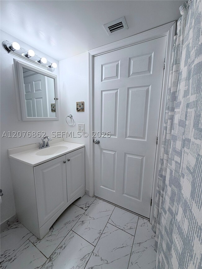 Building Photo - 9731 Fontainebleau Blvd