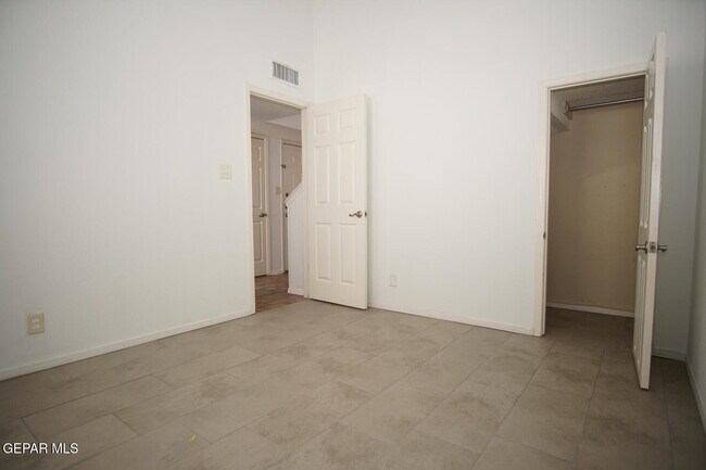 Building Photo - 6040 Los Siglos Dr
