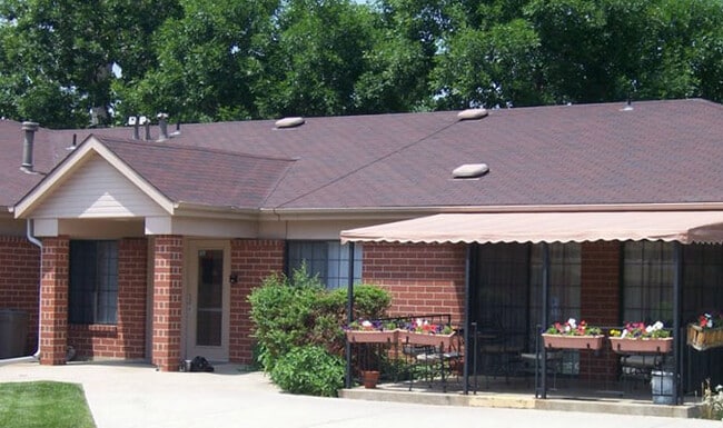 Primary Photo - Decatur House Apartments