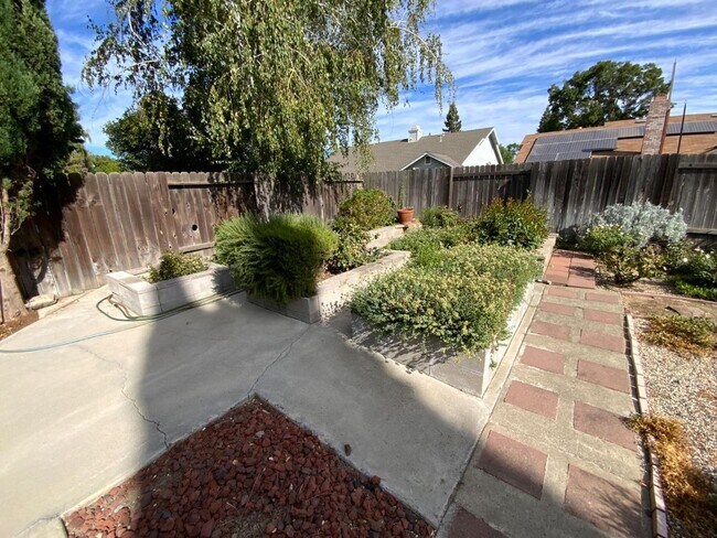 Building Photo - Northwest Yuba City Special 1/2 Off 1st Month