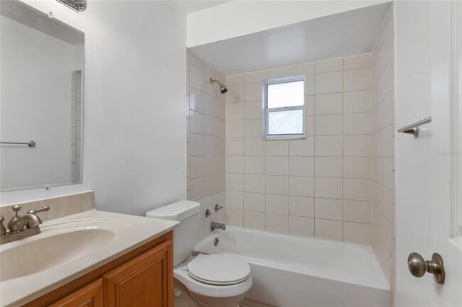 Building Photo - 408 N Rosland Dr