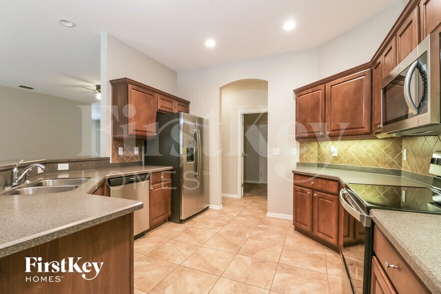 Building Photo - 6127 Evansbrook Dr