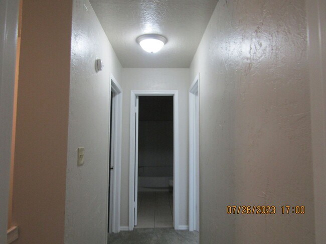 Building Photo - 5406 NW Sir Brian Ave