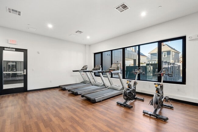 Building Photo - 600 Broadway