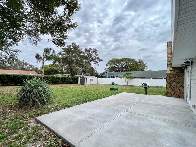 Building Photo - 1858 Oak Park Dr S