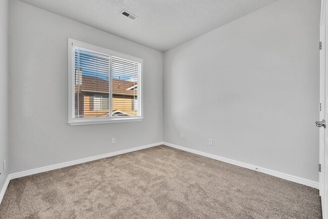 Building Photo - 32 S 1580 W