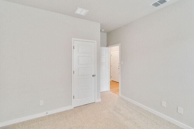 Building Photo - 278 Cross Barn Blvd