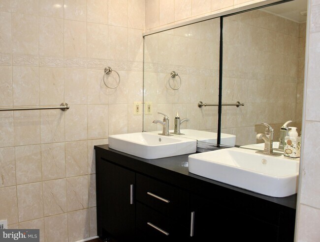 Building Photo - 153 Impatiens Ct