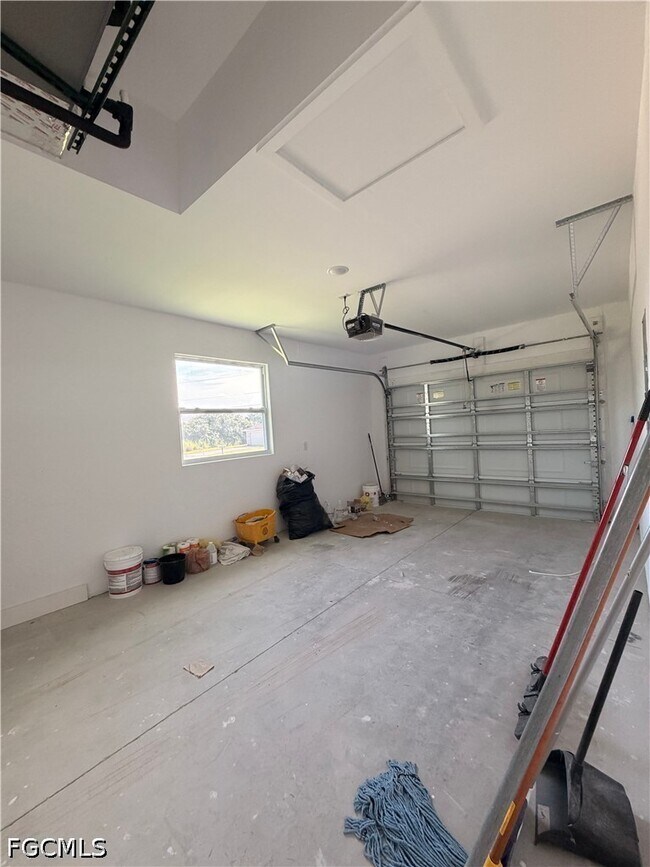 Building Photo - 2212 Armour Rd