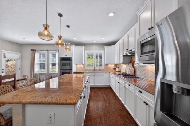 Building Photo - "Spacious 5-Bedroom Retreat on South Quantock Way - Perfectly Designed for Comfort and Style!"  A...